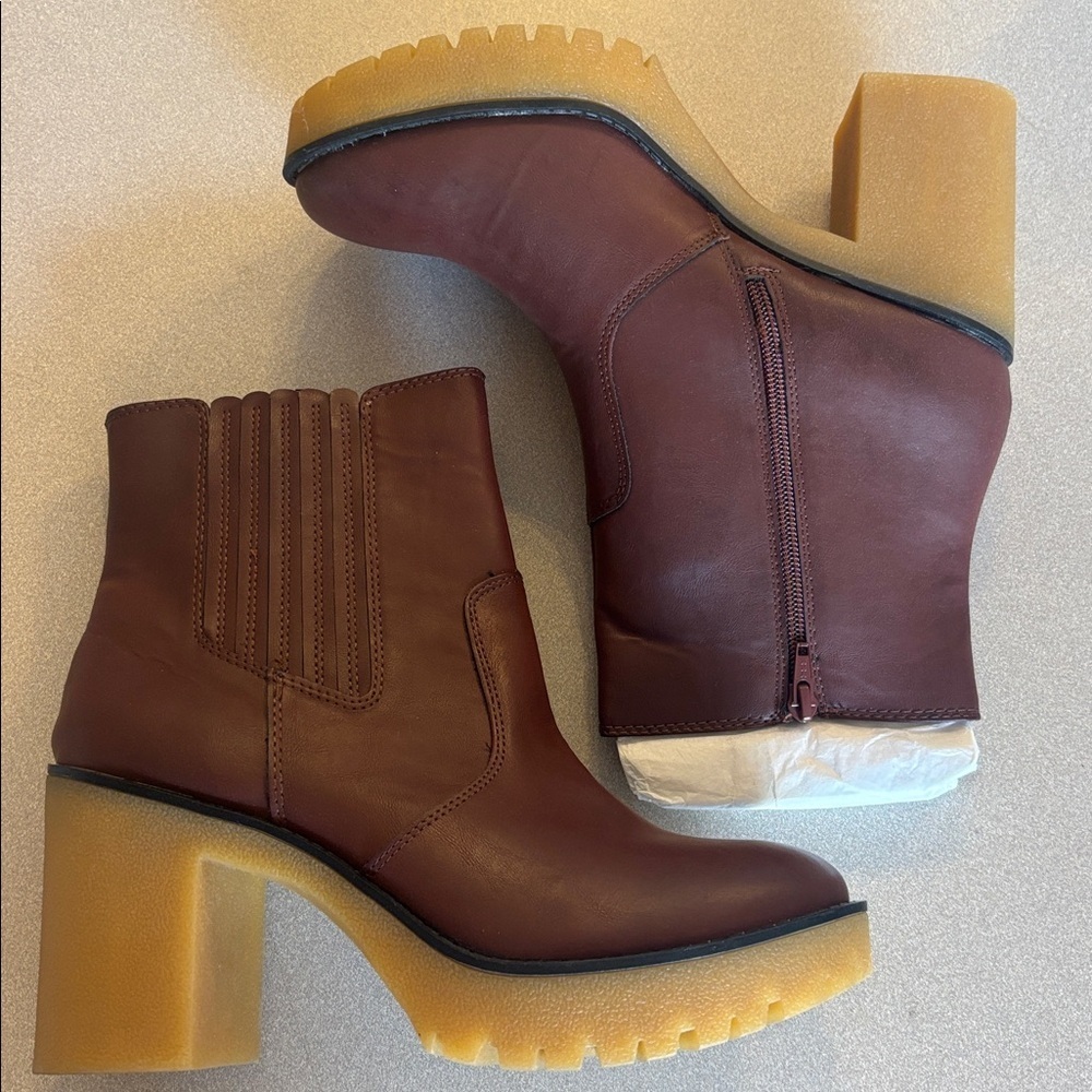 NWT Cognac Brown Retro Platform Chelsea Boots Rubber Sole